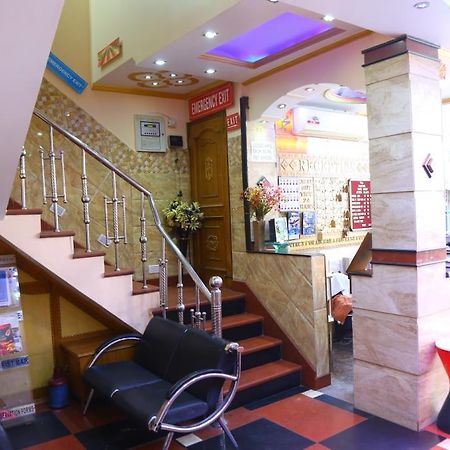 Hotel Ayesha Palace Delhi  Bagian luar foto