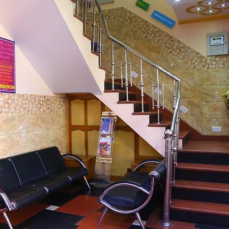 Hotel Ayesha Palace Delhi  Bagian luar foto