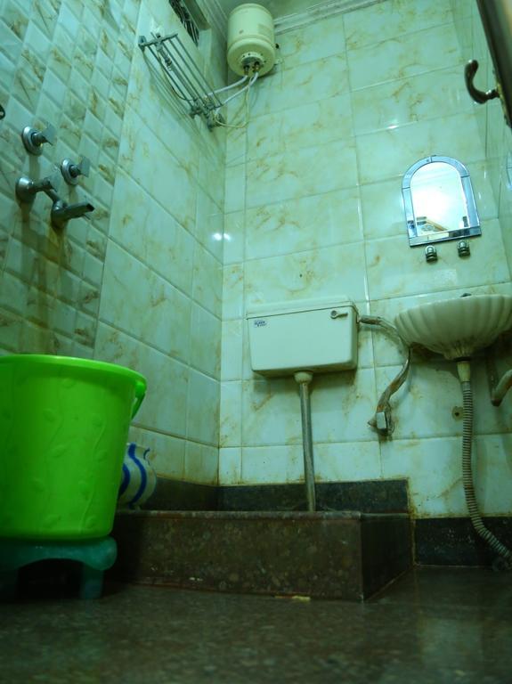 Hotel Ayesha Palace Delhi  Bagian luar foto