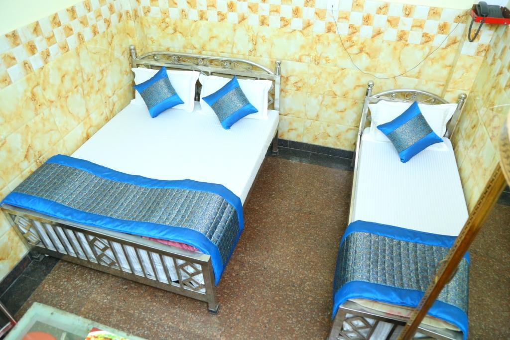 Hotel Ayesha Palace Delhi  Bagian luar foto