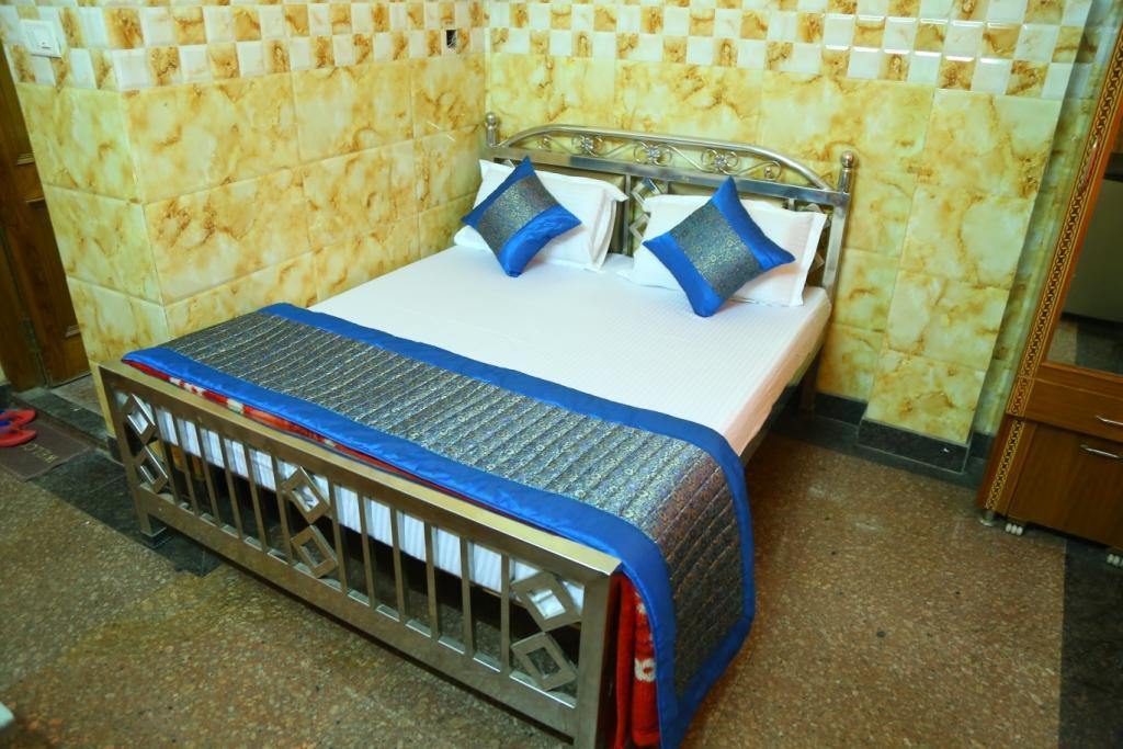 Hotel Ayesha Palace Delhi  Bagian luar foto