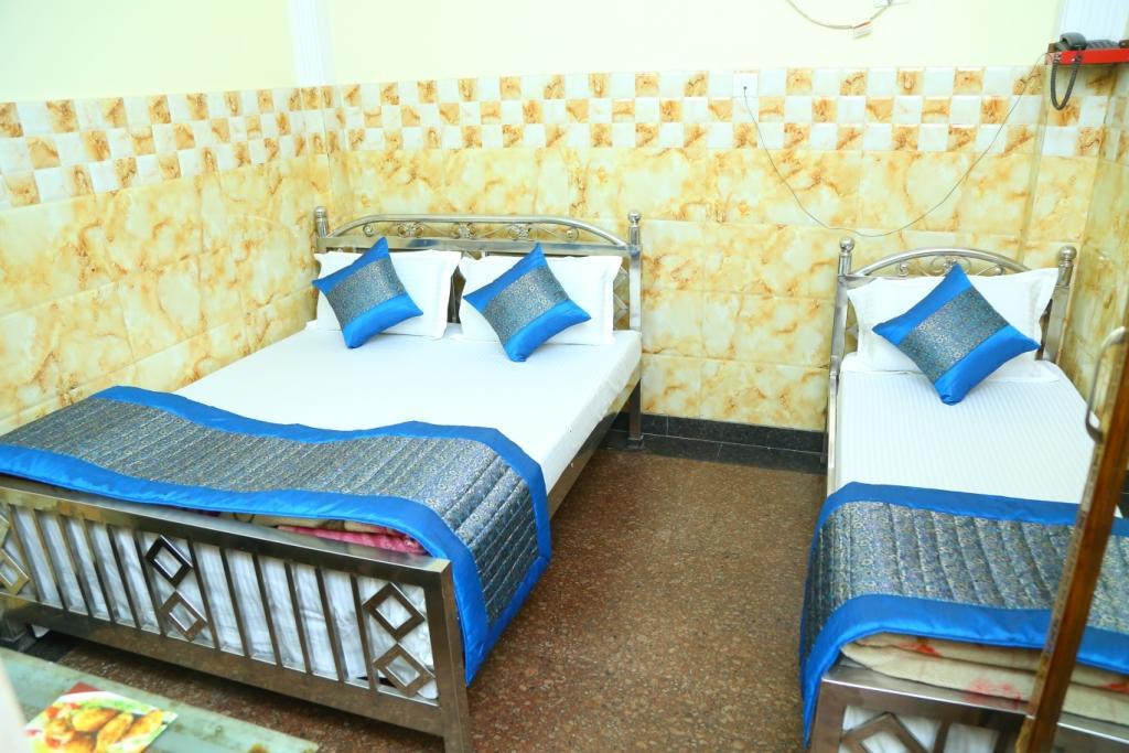 Hotel Ayesha Palace Delhi  Bagian luar foto