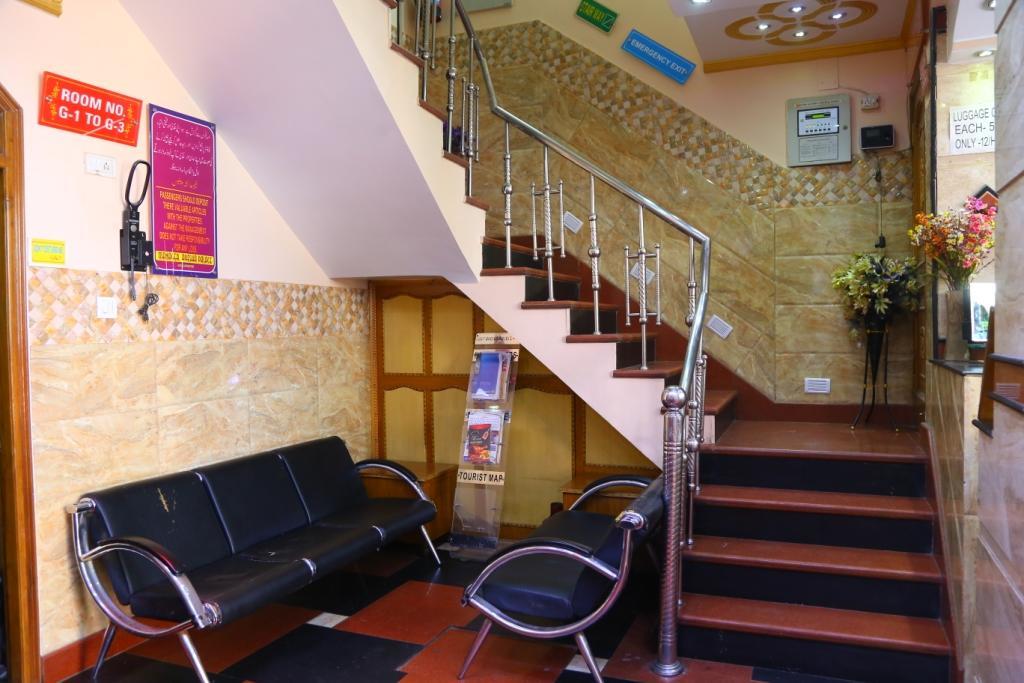 Hotel Ayesha Palace Delhi  Bagian luar foto